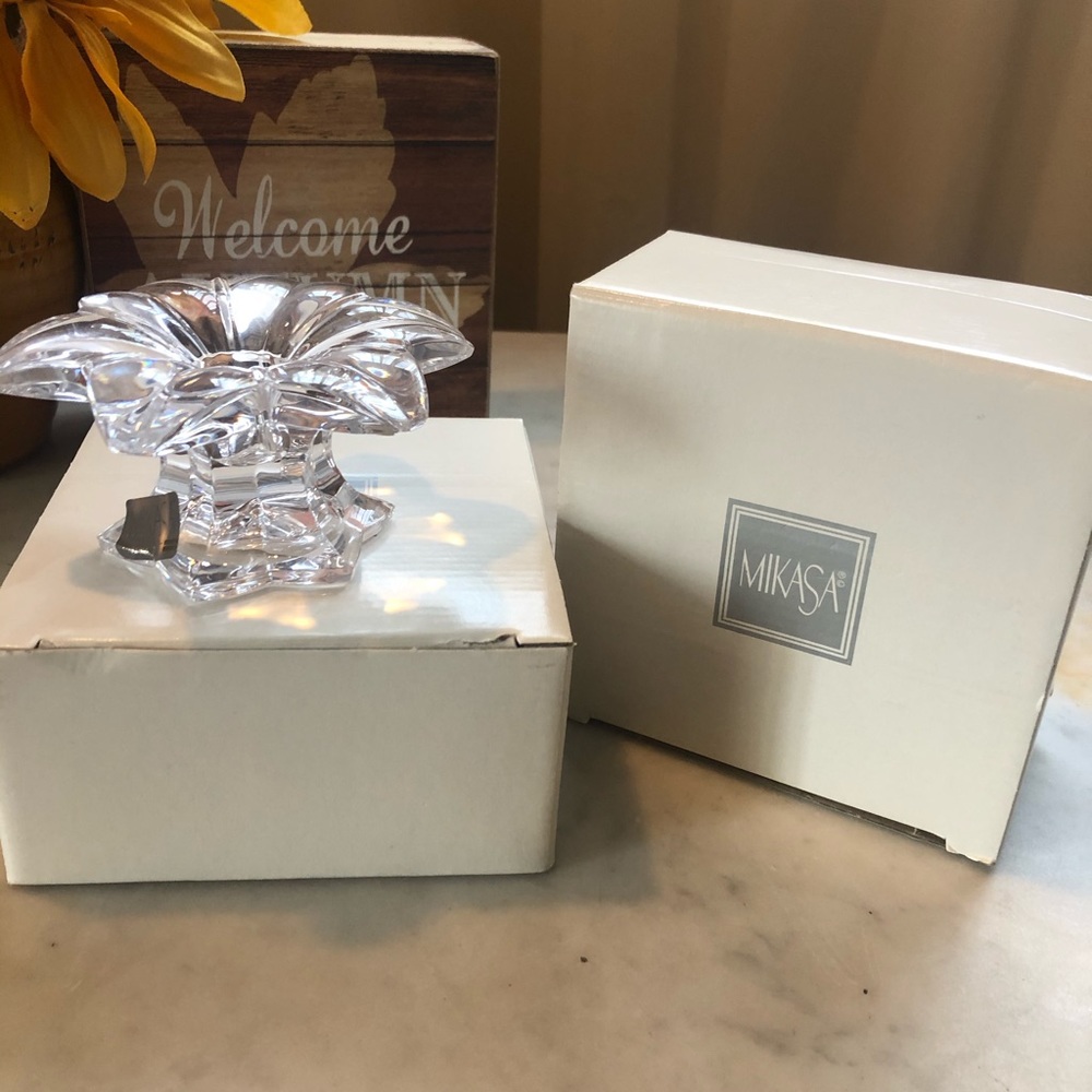 Mikasa Set of 2 NIB candle holders. Sun Petals